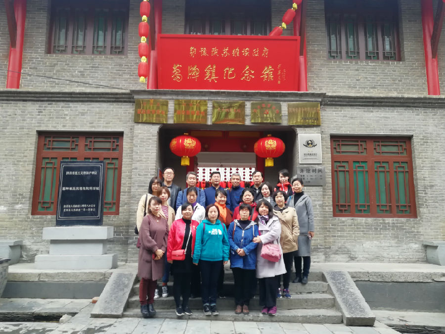 纪念馆门口.jpg