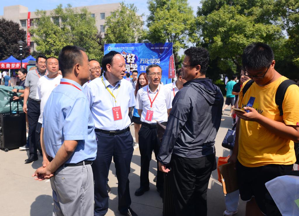 http://www.xapi.edu.cn/__local/4/92/11/41E4D2B4451F411DBE5F40D4F09_639A6A9C_217FF.jpg